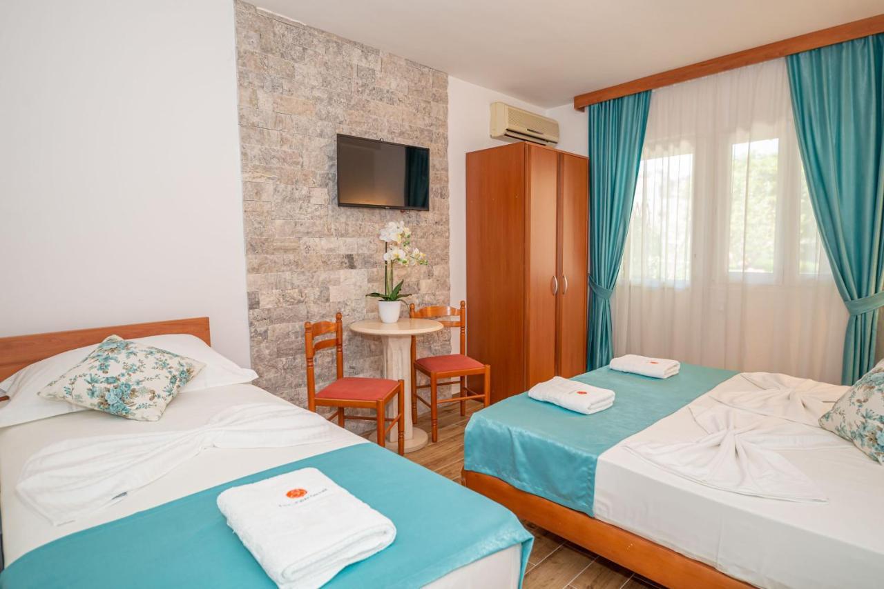 Guest House S-Lux Petrovac ภายนอก รูปภาพ