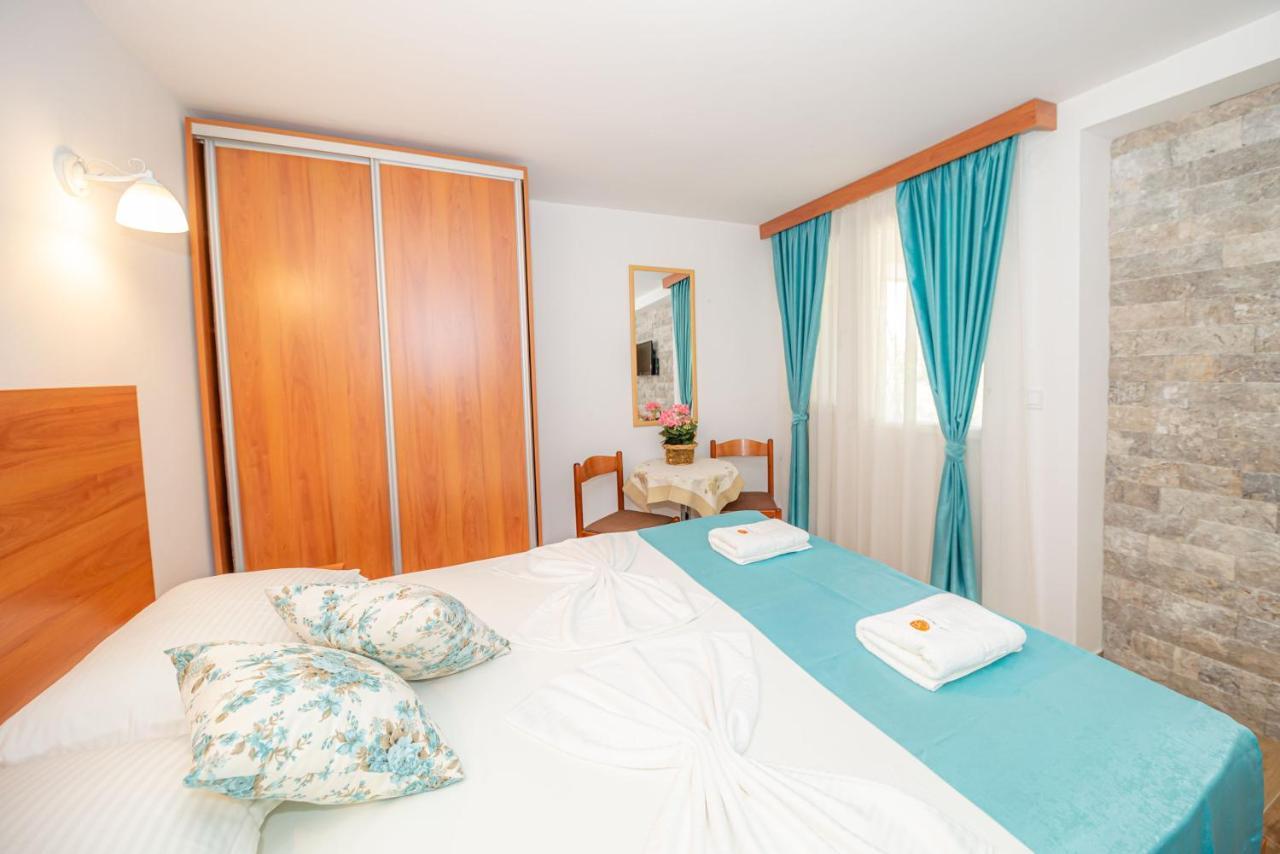 Guest House S-Lux Petrovac ภายนอก รูปภาพ