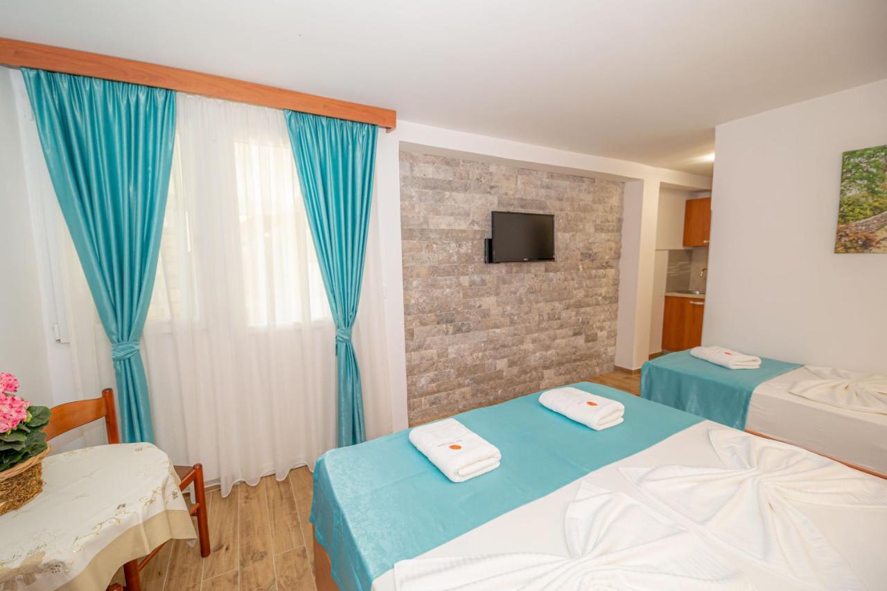 Guest House S-Lux Petrovac ภายนอก รูปภาพ