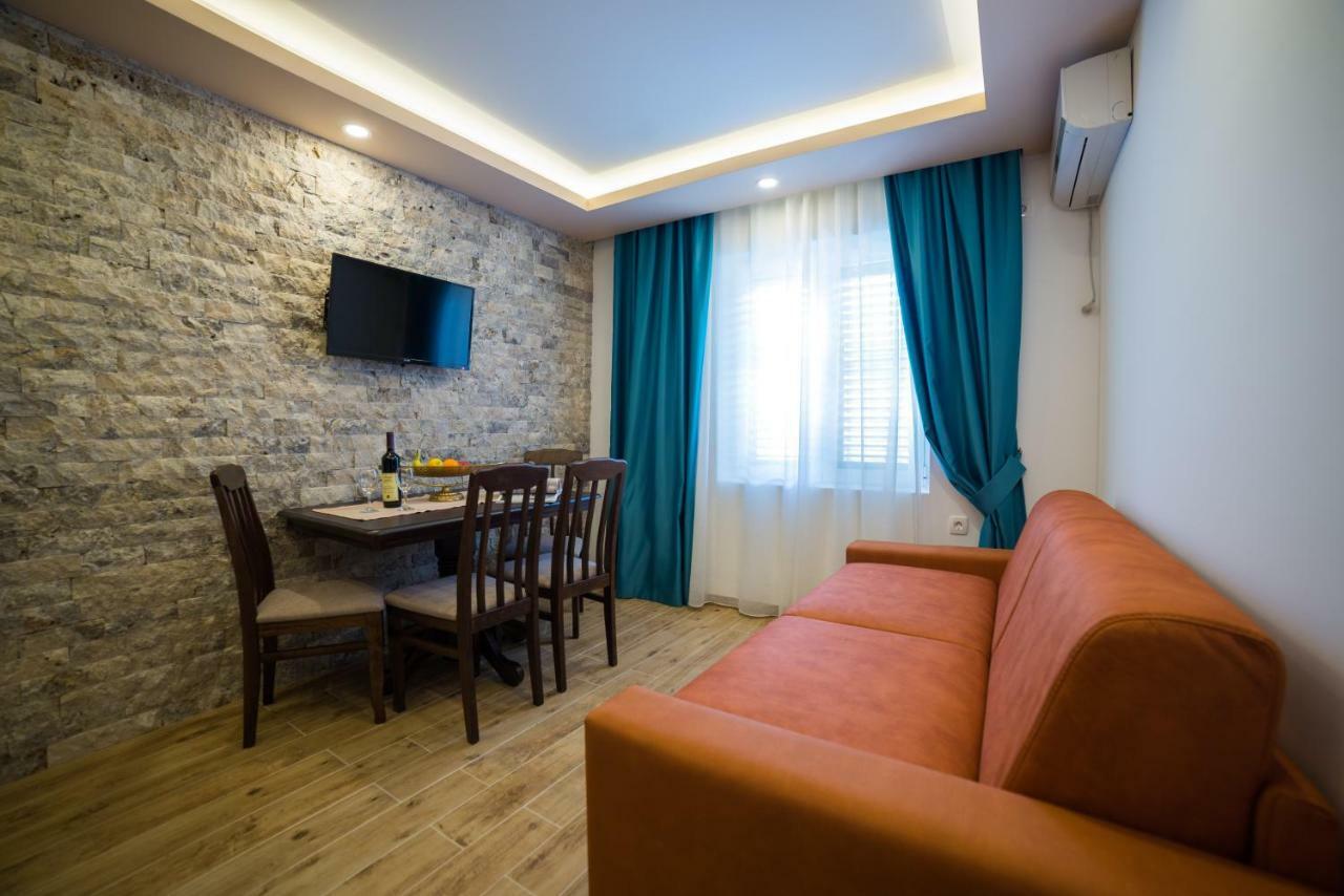 Guest House S-Lux Petrovac ภายนอก รูปภาพ