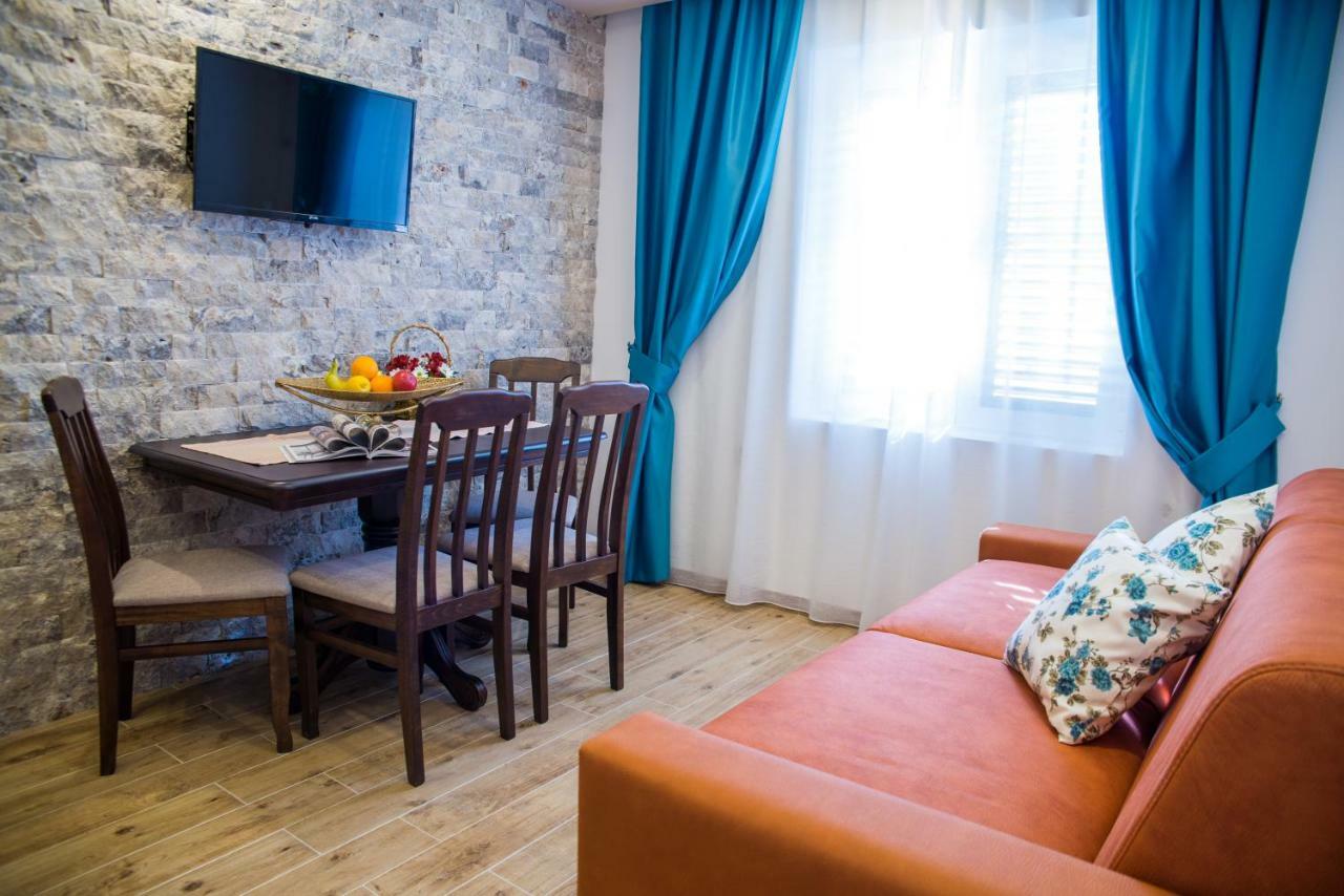 Guest House S-Lux Petrovac ภายนอก รูปภาพ