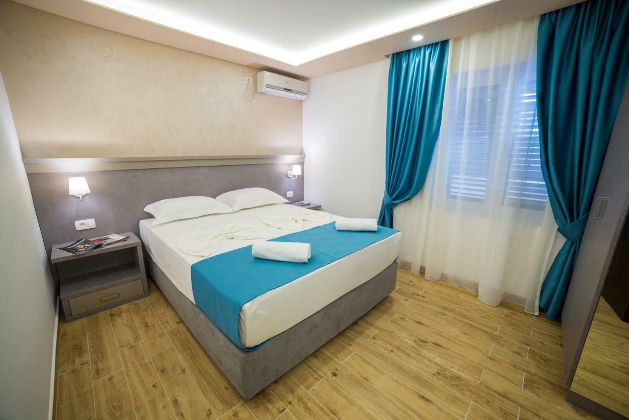 Guest House S-Lux Petrovac ภายนอก รูปภาพ